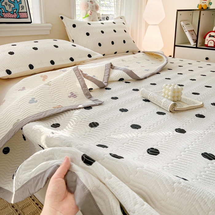 91家纺网 家纺一手货源 找家纺 梦精灵家纺 2026新款纯棉床盖四件套全棉绗缝夹棉防滑床单四季通用榻榻米单人学生宿舍 浪漫波点AA