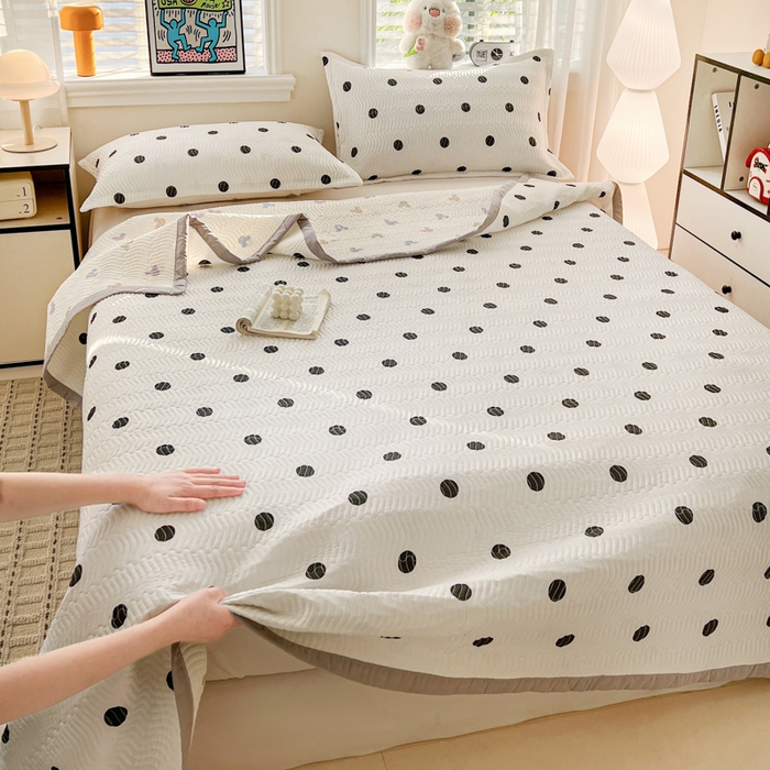 91家纺网 家纺一手货源 找家纺 梦精灵家纺 2026新款纯棉床盖四件套全棉绗缝夹棉防滑床单四季通用榻榻米单人学生宿舍 浪漫波点AA