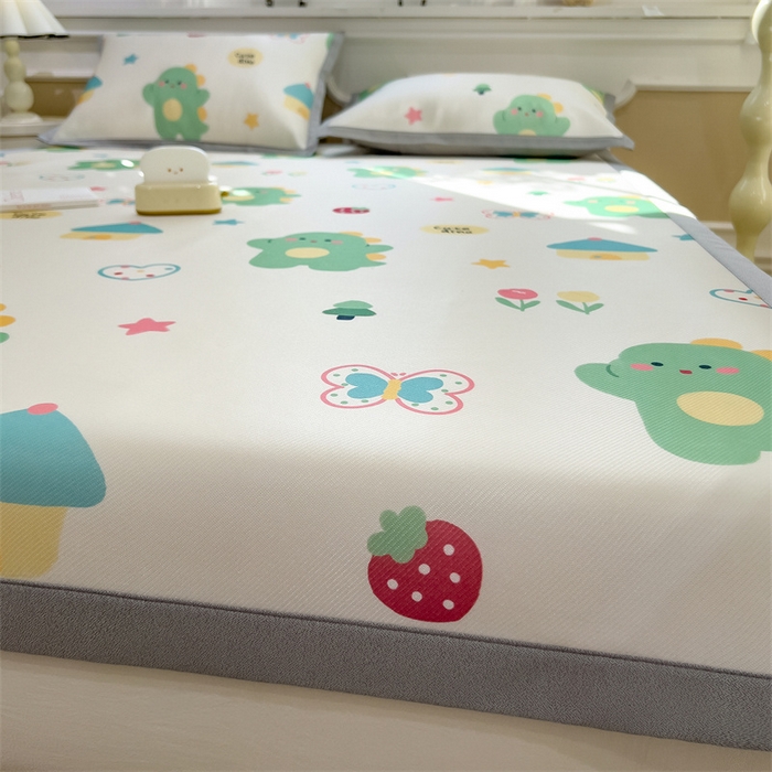 91家纺网 家纺一手货源 找家纺 布凡家居 2026新款卡通冰丝印花凉席 草莓恐龙