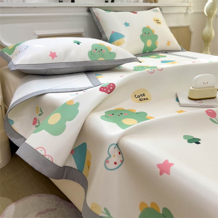 91家纺网 家纺一手货源 找家纺 布凡家居 2026新款卡通冰丝印花凉席 草莓恐龙