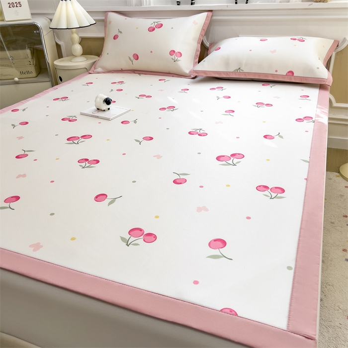 91家纺网 家纺一手货源 找家纺 布凡家居 2026新款卡通冰丝印花凉席 粉樱桃