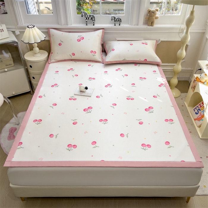 91家纺网 家纺一手货源 找家纺 布凡家居 2026新款卡通冰丝印花凉席 粉樱桃