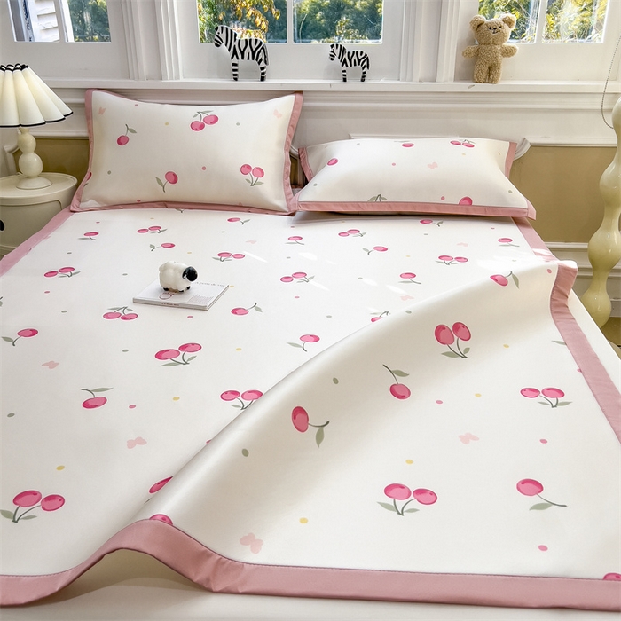 91家纺网 家纺一手货源 找家纺 布凡家居 2026新款卡通冰丝印花凉席 粉樱桃