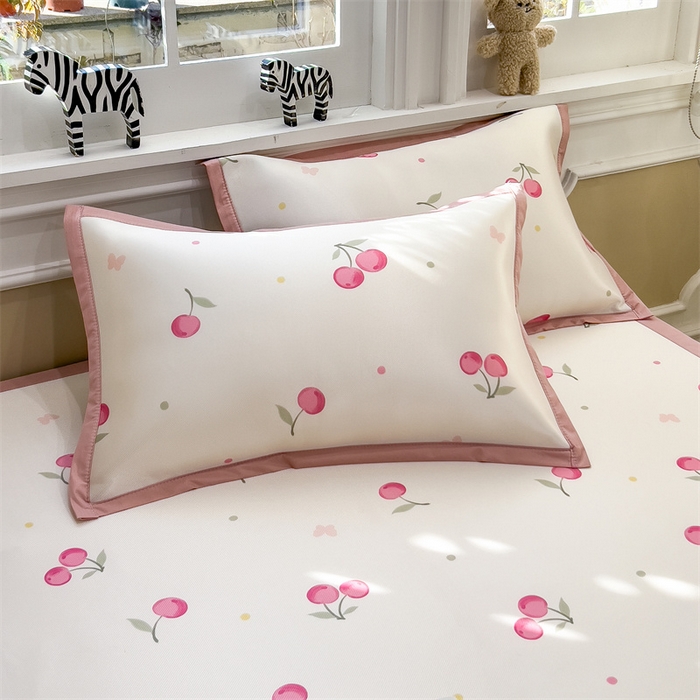 91家纺网 家纺一手货源 找家纺 布凡家居 2026新款卡通冰丝印花凉席 粉樱桃