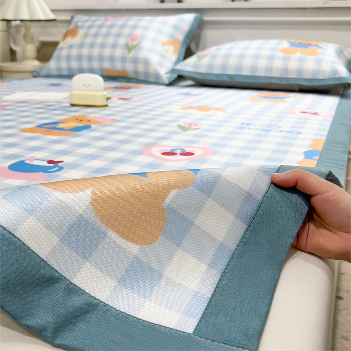 91家纺网 家纺一手货源 找家纺 布凡家居 2026新款卡通冰丝印花凉席 花间小熊