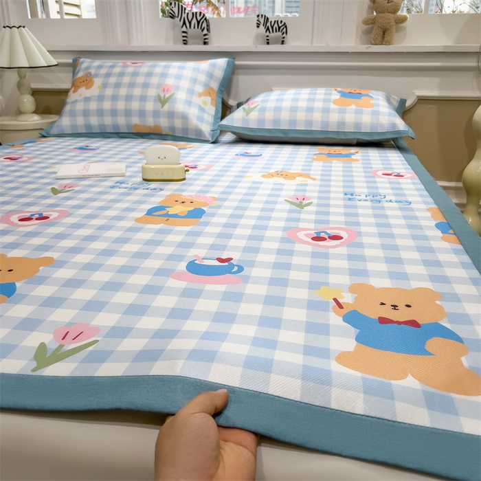 91家纺网 家纺一手货源 找家纺 布凡家居 2026新款卡通冰丝印花凉席 花间小熊