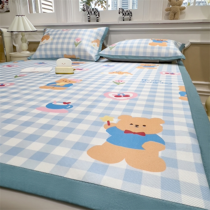 91家纺网 家纺一手货源 找家纺 布凡家居 2026新款卡通冰丝印花凉席 花间小熊