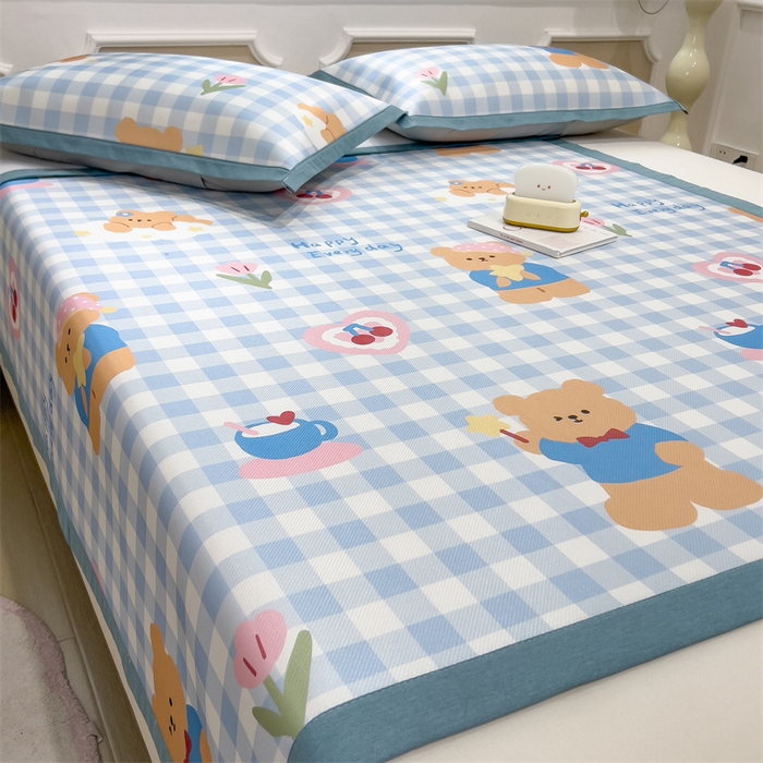 91家纺网 家纺一手货源 找家纺 布凡家居 2026新款卡通冰丝印花凉席 花间小熊