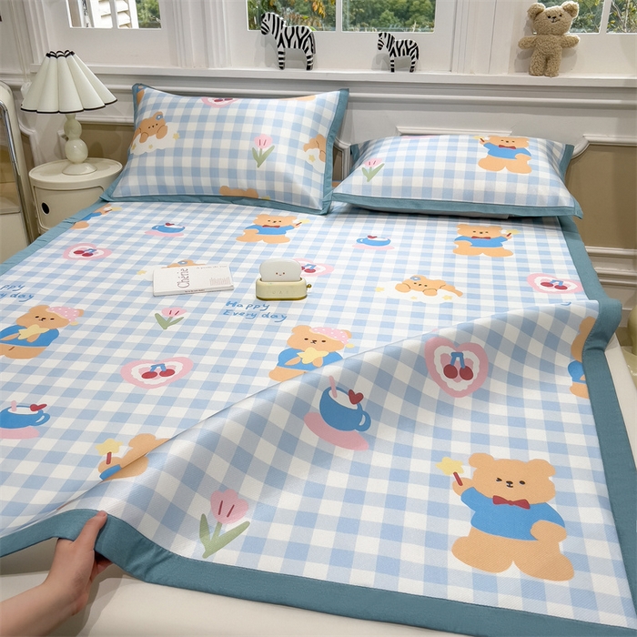 91家纺网 家纺一手货源 找家纺 布凡家居 2026新款卡通冰丝印花凉席 花间小熊