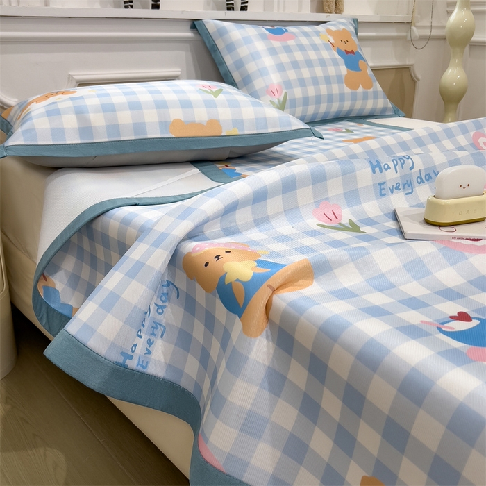 91家纺网 家纺一手货源 找家纺 布凡家居 2026新款卡通冰丝印花凉席 花间小熊