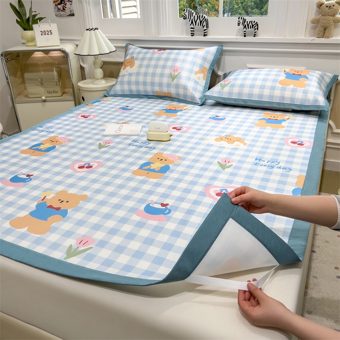 91家纺网 家纺一手货源 找家纺 布凡家居 2026新款卡通冰丝印花凉席 花间小熊