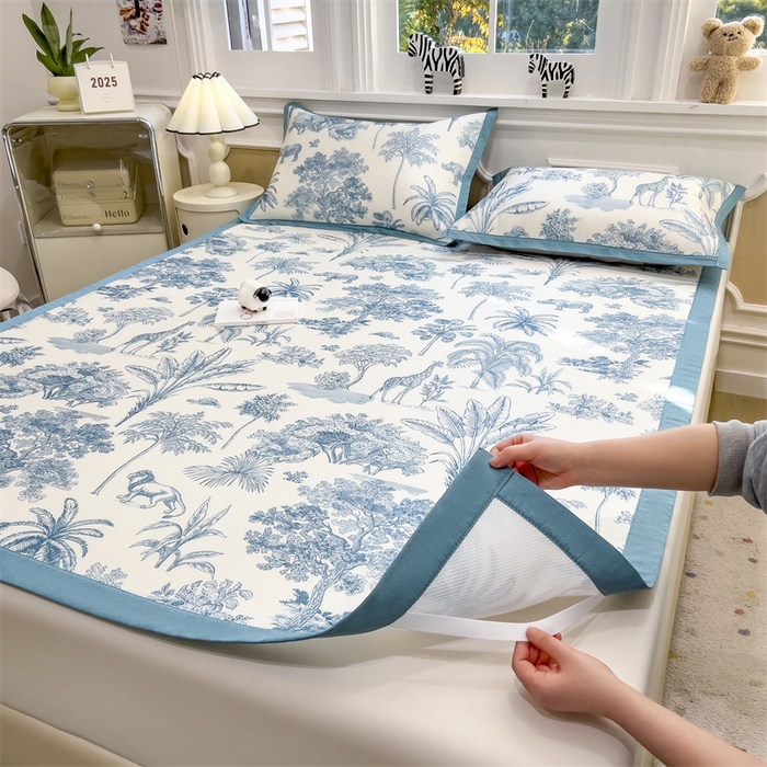 91家纺网 家纺一手货源 找家纺 布凡家居 2026新款卡通冰丝印花凉席 蓝绘森语