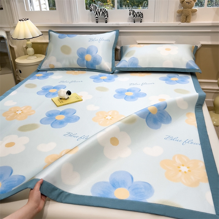 91家纺网 家纺一手货源 找家纺 布凡家居 2026新款卡通冰丝印花凉席 蓝色花海