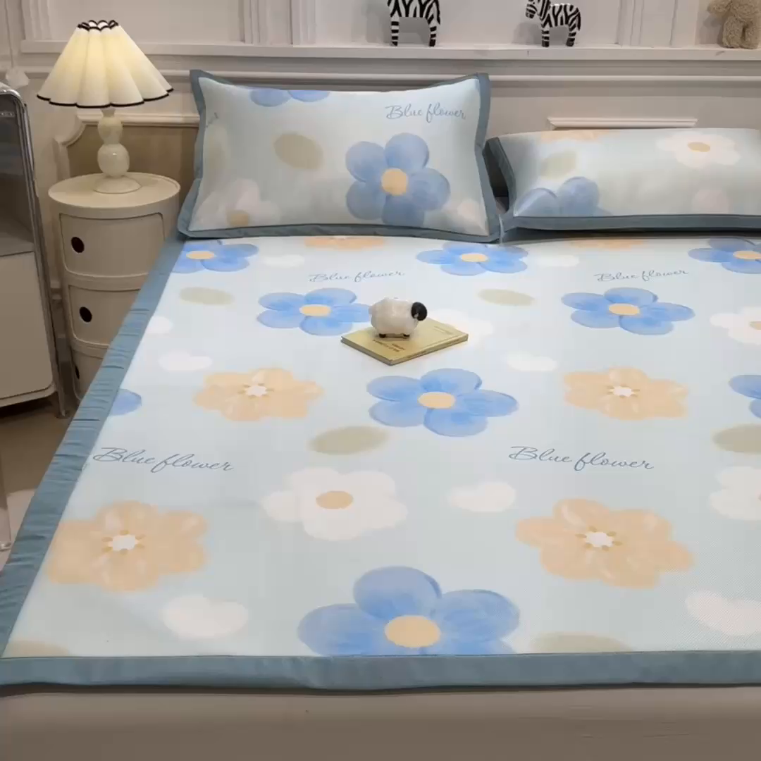 91家纺网 家纺一手货源 找家纺 布凡家居 2026新款卡通冰丝印花凉席 蓝色花海