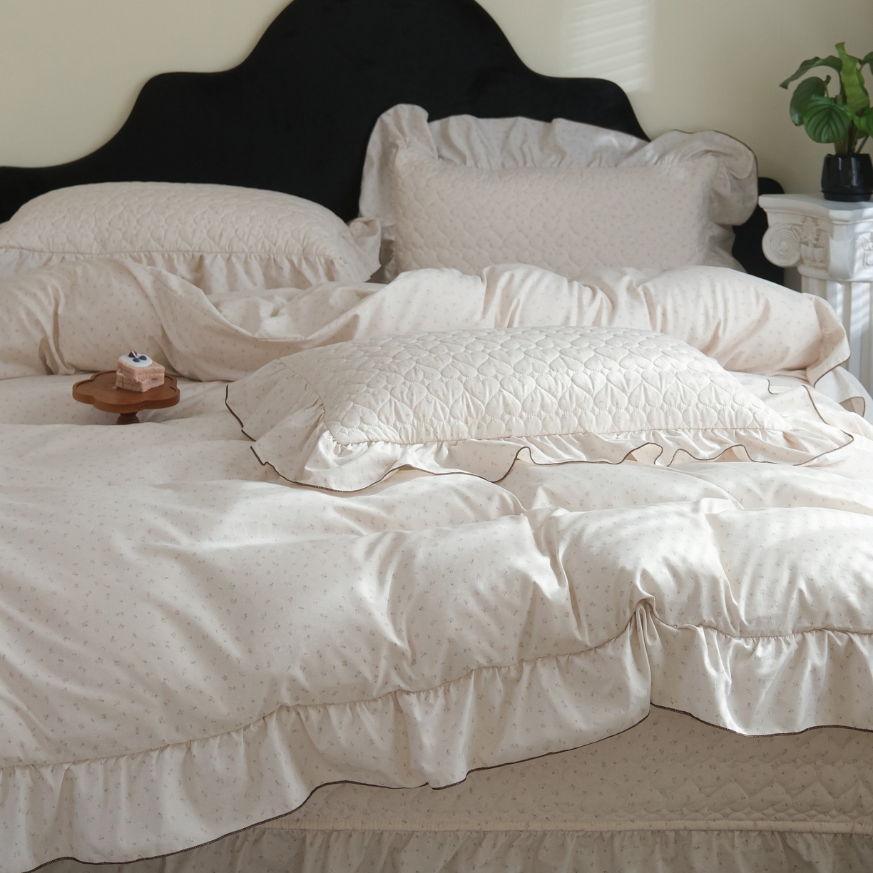 91家纺网 家纺一手货源 找家纺 庭笙 2026新款法式复古花边夹棉床盖床盖四件套 瑶芳-粉