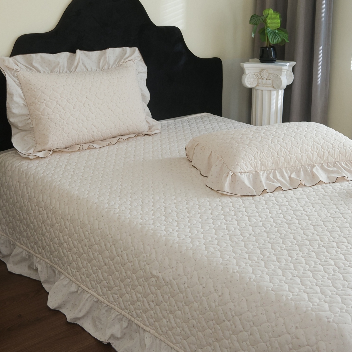 91家纺网 家纺一手货源 找家纺 庭笙 2026新款法式复古花边夹棉床盖床盖四件套 瑶芳-粉