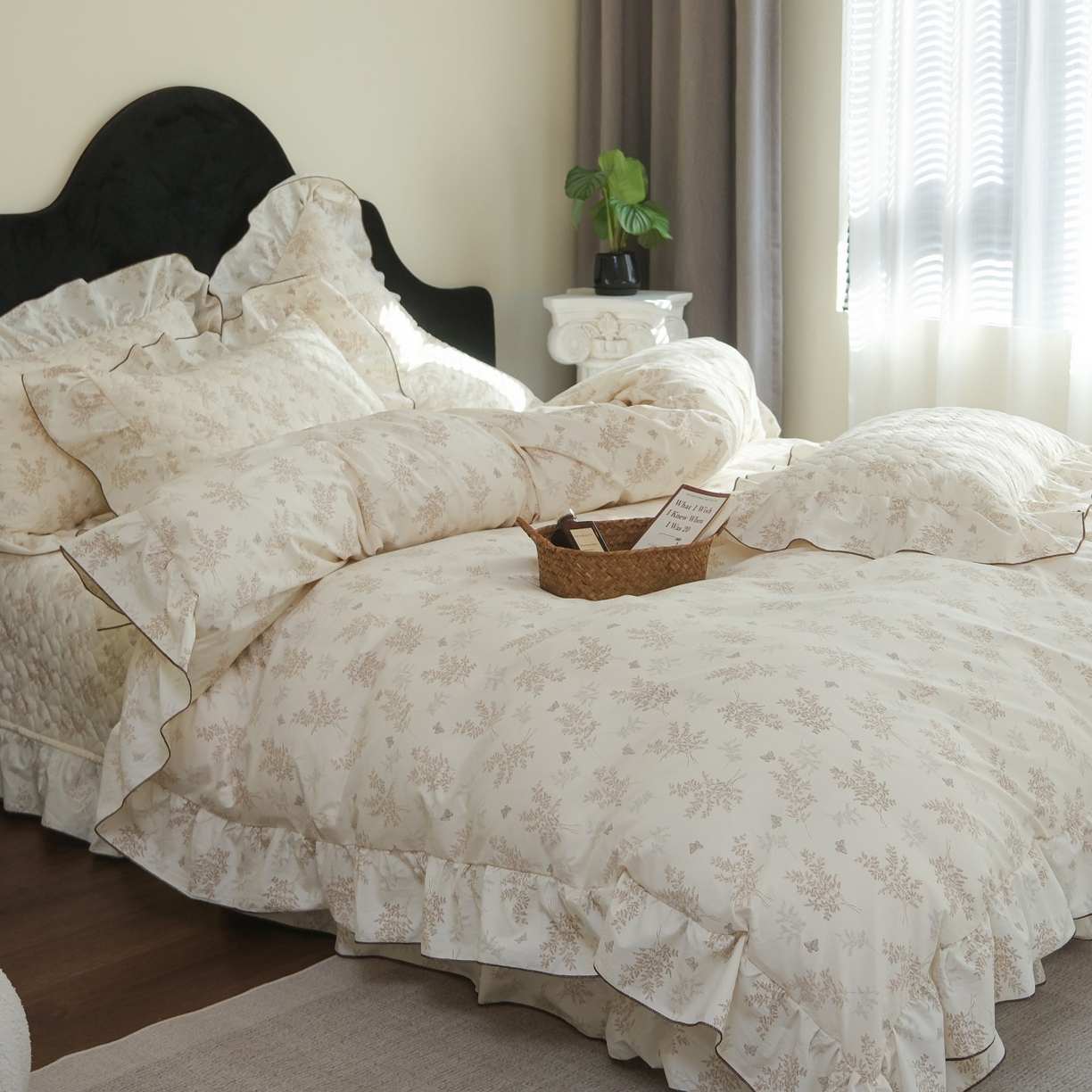 91家纺网 家纺一手货源 找家纺 庭笙 2026新款法式复古花边夹棉床盖床盖四件套 尤丽叶-咖