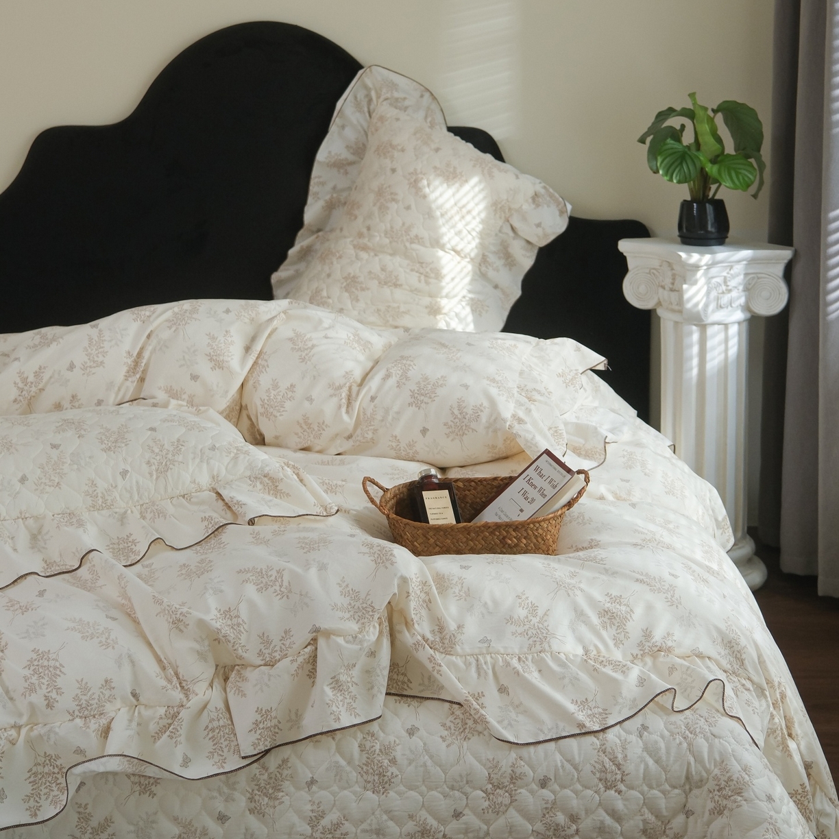 91家纺网 家纺一手货源 找家纺 庭笙 2026新款法式复古花边夹棉床盖床盖四件套 尤丽叶-咖