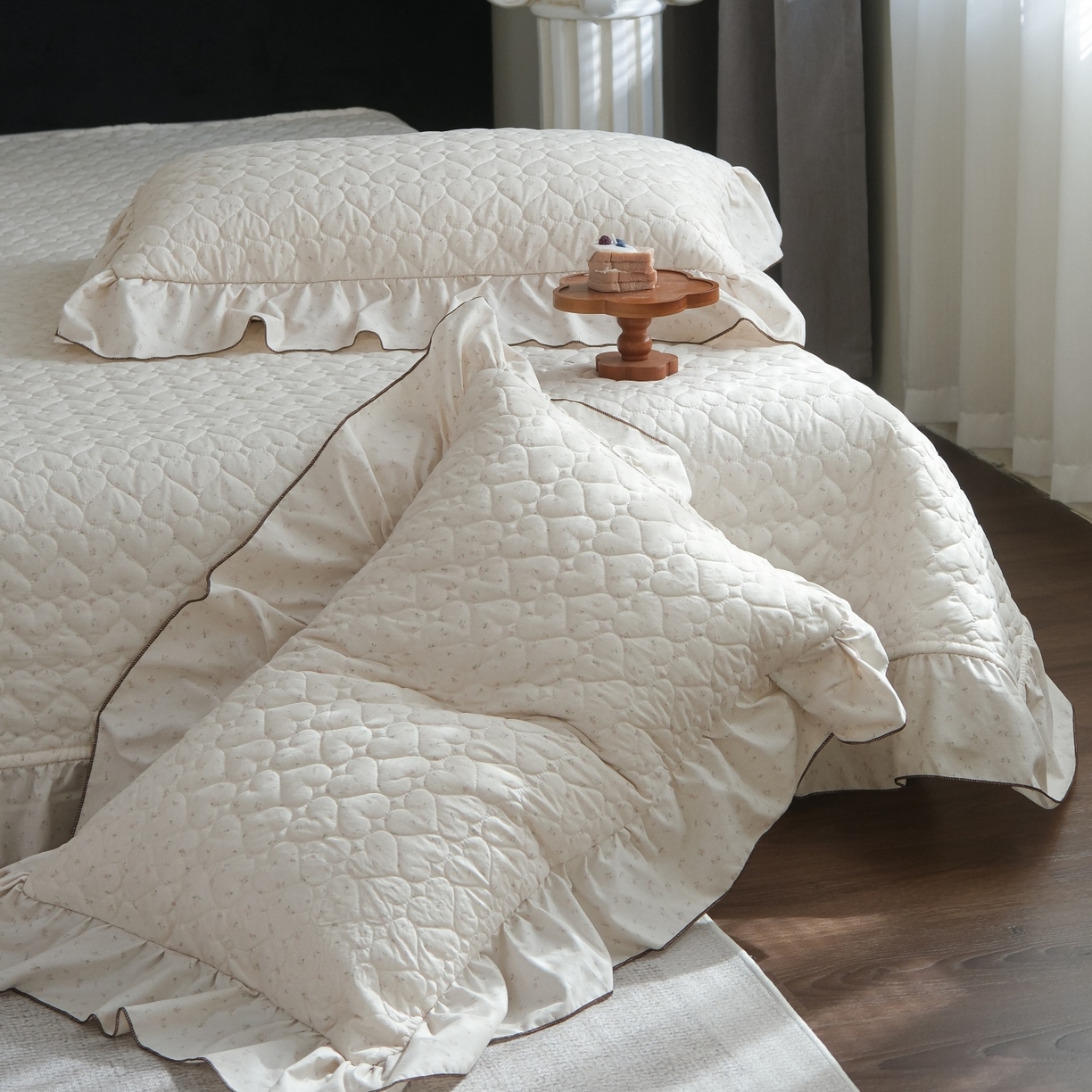 91家纺网 家纺一手货源 找家纺 庭笙 2026新款法式复古花边夹棉床盖床盖四件套 瑶芳-粉