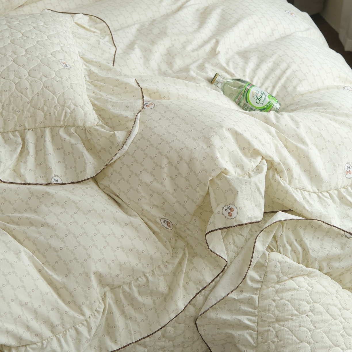 91家纺网 家纺一手货源 找家纺 庭笙 2026新款法式复古花边夹棉床盖床盖四件套 莓莓素语-绿