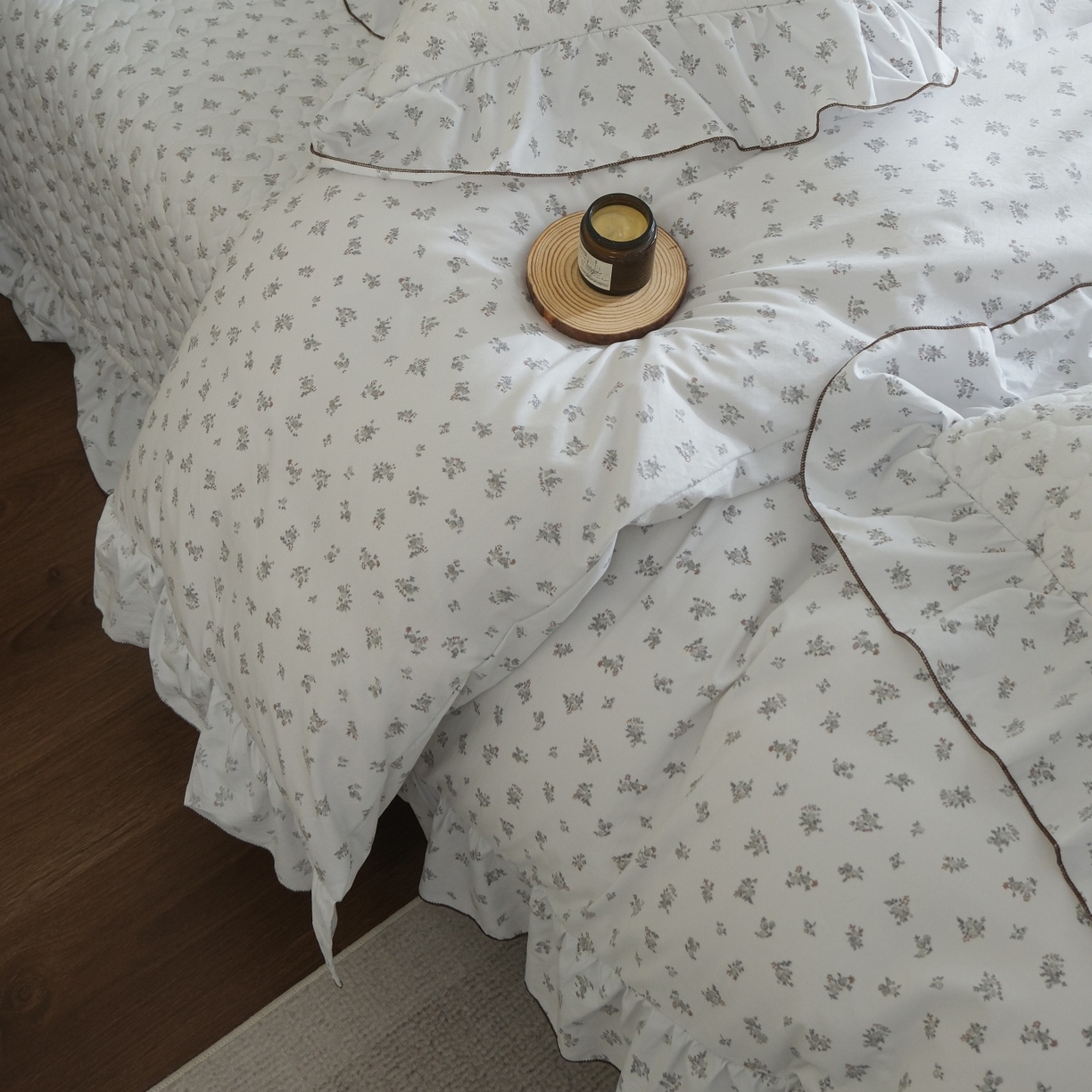 91家纺网 家纺一手货源 找家纺 庭笙 2026新款法式复古花边夹棉床盖床盖四件套 希雅莉-兰灰