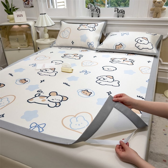 91家纺网 家纺一手货源 找家纺 布凡家居 2026新款卡通冰丝印花凉席 萌宠乐园