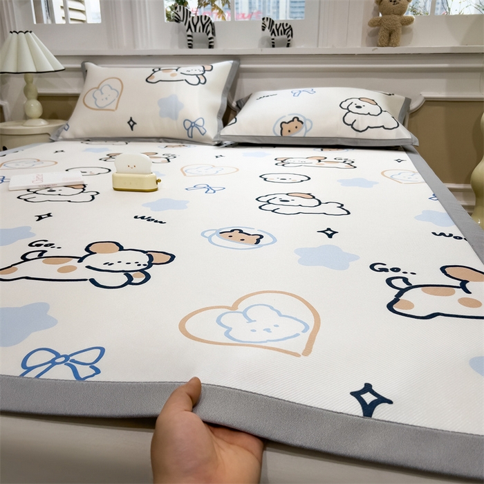 91家纺网 家纺一手货源 找家纺 布凡家居 2026新款卡通冰丝印花凉席 萌宠乐园