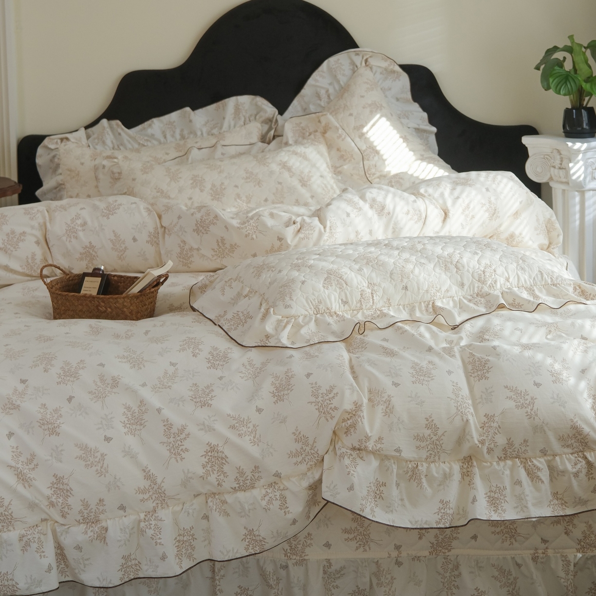 91家纺网 家纺一手货源 找家纺 庭笙 2026新款法式复古花边夹棉床盖床盖四件套 尤丽叶-咖