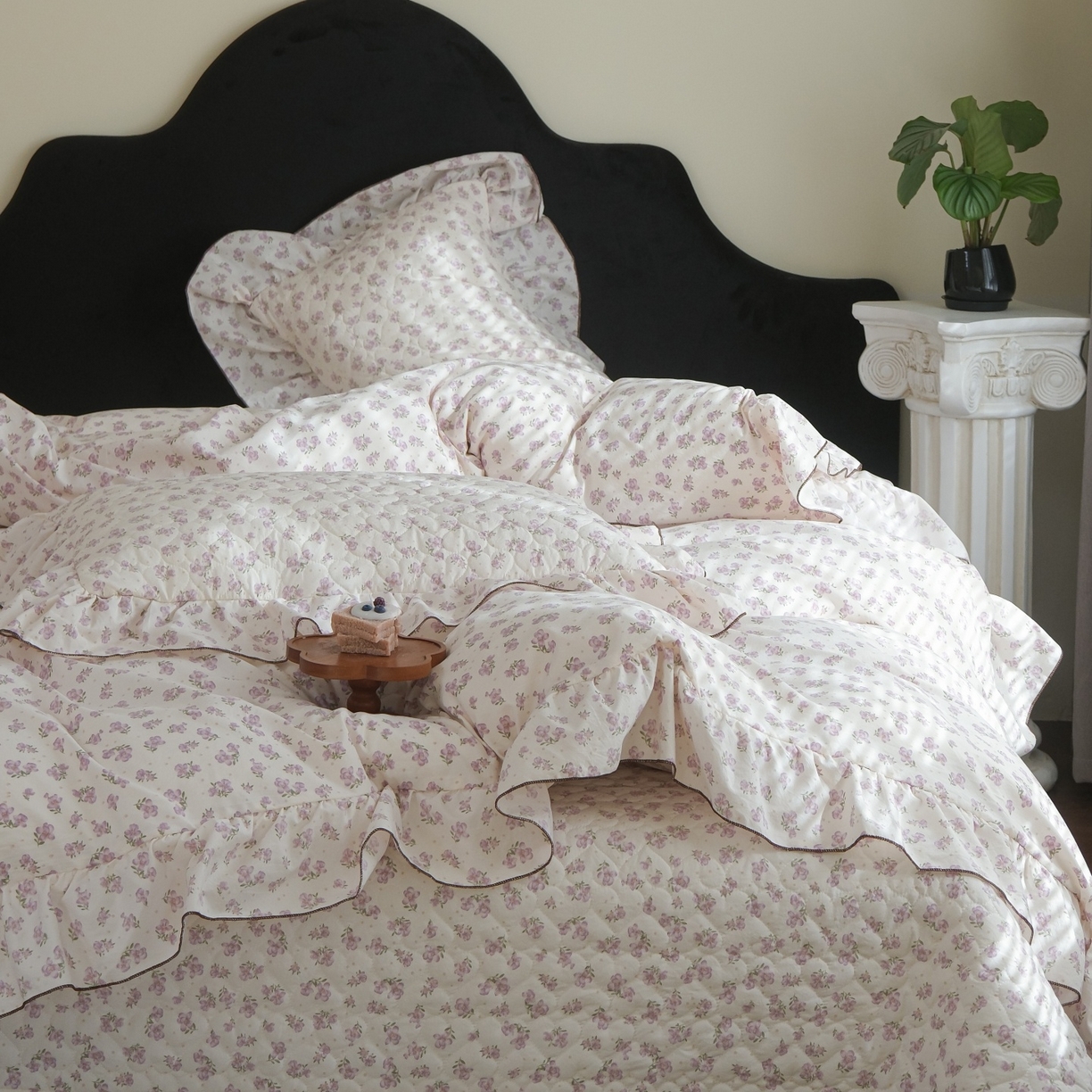 91家纺网 家纺一手货源 找家纺 庭笙 2026新款法式复古花边夹棉床盖床盖四件套 朵蜜-紫