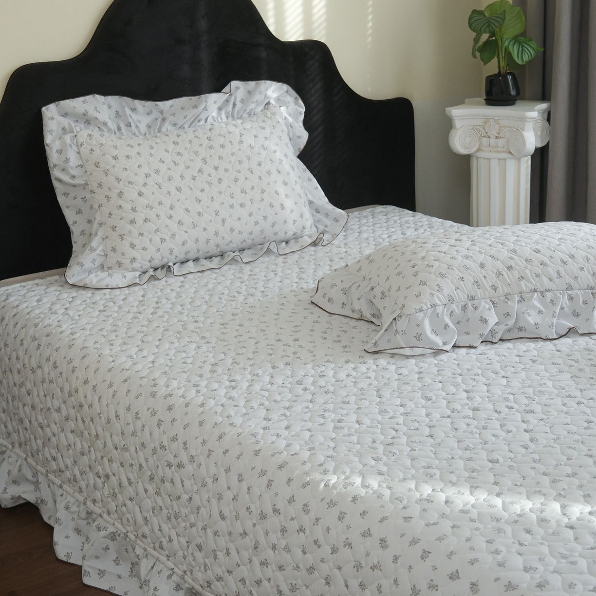 91家纺网 家纺一手货源 找家纺 庭笙 2026新款法式复古花边夹棉床盖床盖四件套 希雅莉-兰灰