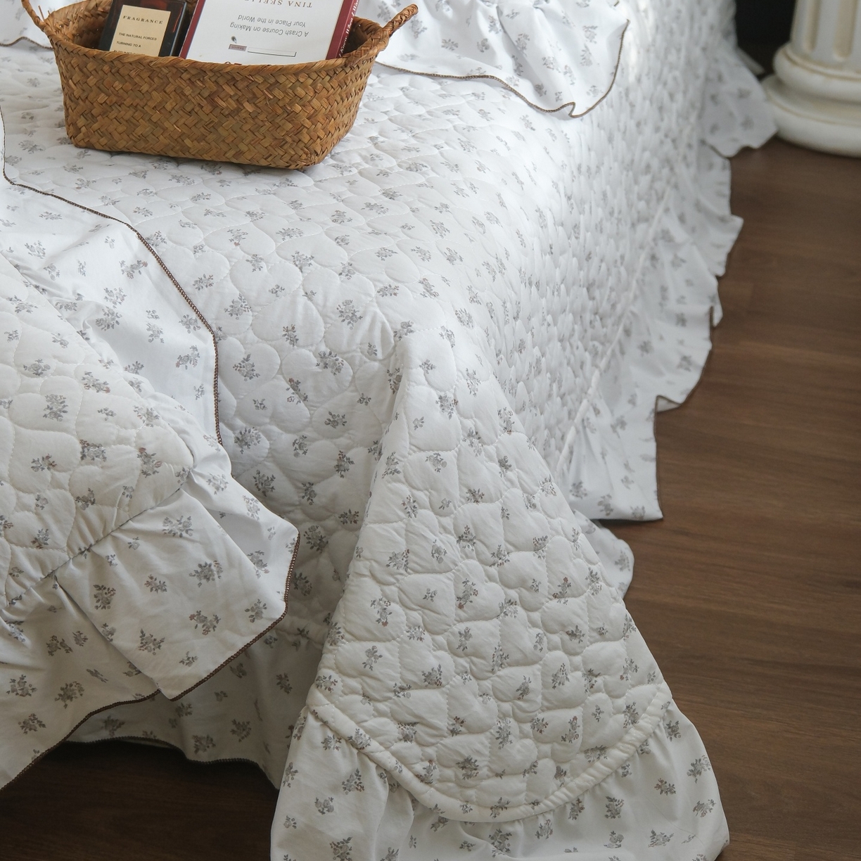 91家纺网 家纺一手货源 找家纺 庭笙 2026新款法式复古花边夹棉床盖床盖四件套 希雅莉-兰灰