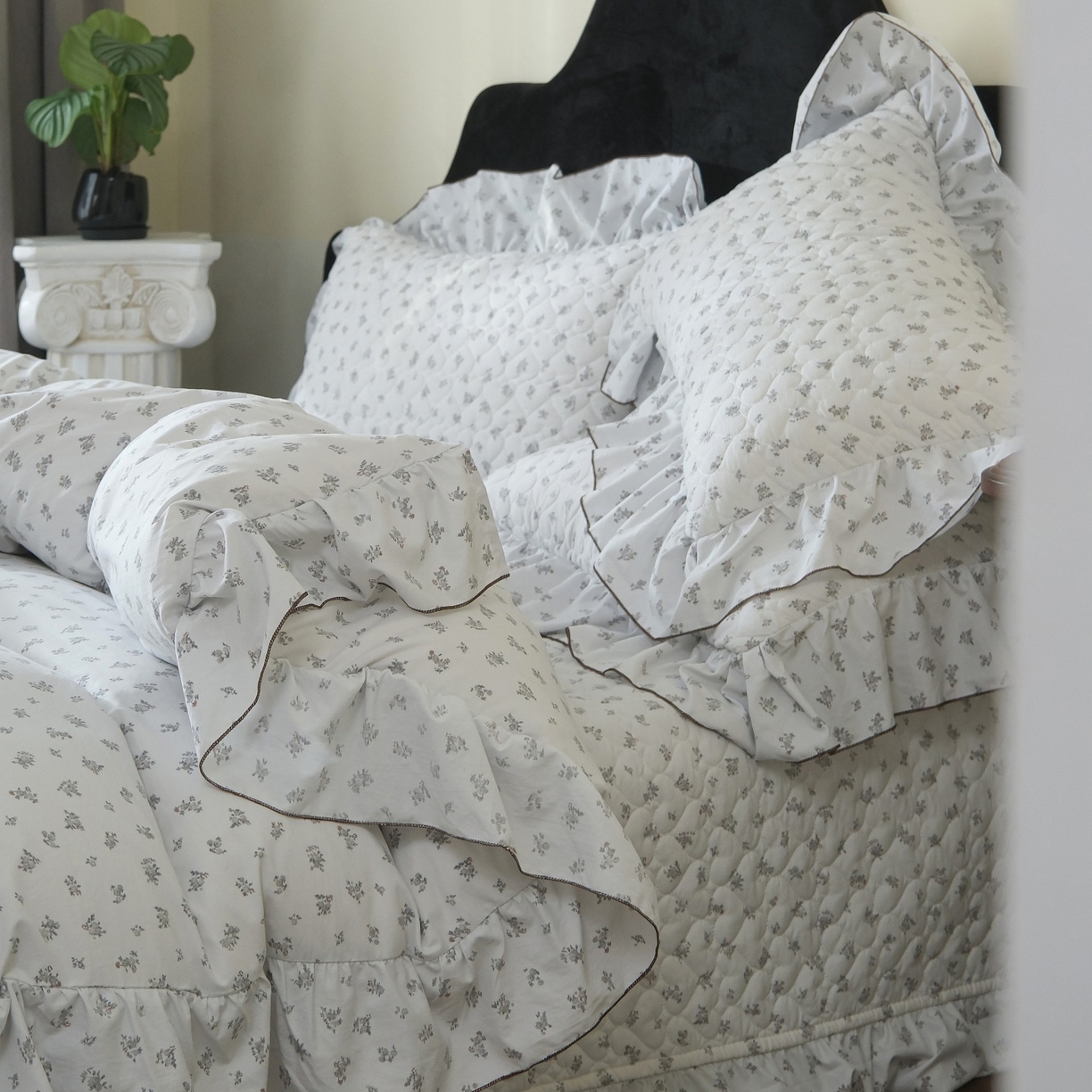 91家纺网 家纺一手货源 找家纺 庭笙 2026新款法式复古花边夹棉床盖床盖四件套 希雅莉-兰灰