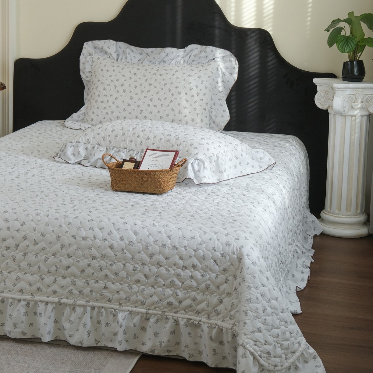 91家纺网 家纺一手货源 找家纺 庭笙 2026新款法式复古花边夹棉床盖床盖四件套 希雅莉-兰灰