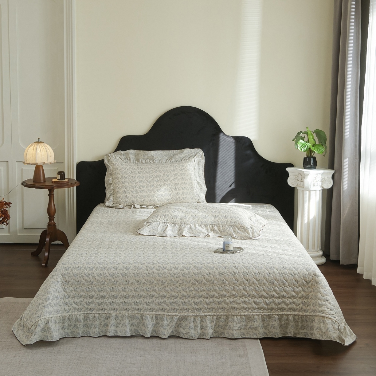 91家纺网 家纺一手货源 找家纺 庭笙 2026新款法式复古花边夹棉床盖床盖四件套 浅叶-米