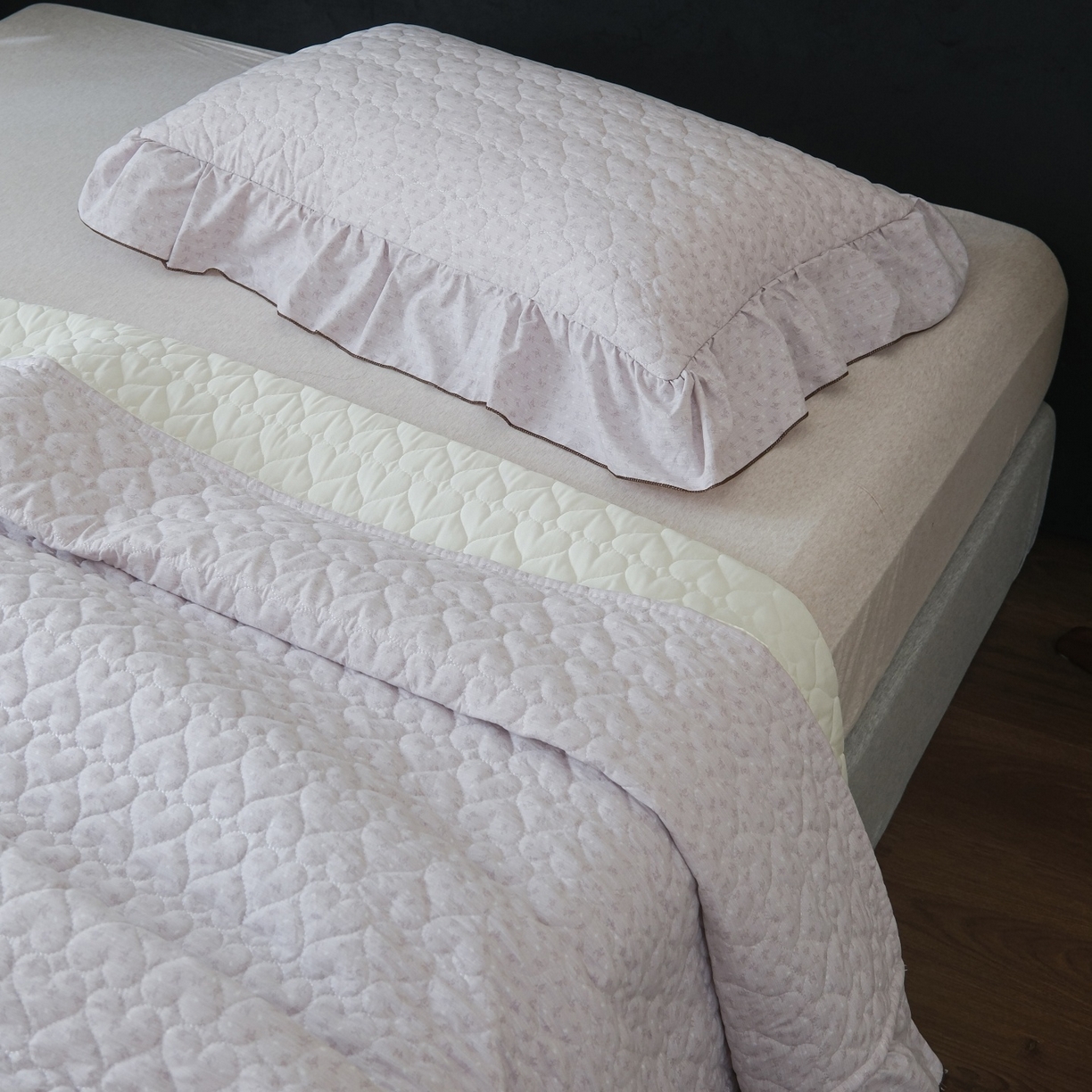 91家纺网 家纺一手货源 找家纺 庭笙 2026新款法式复古花边夹棉床盖床盖四件套 羽弦-紫