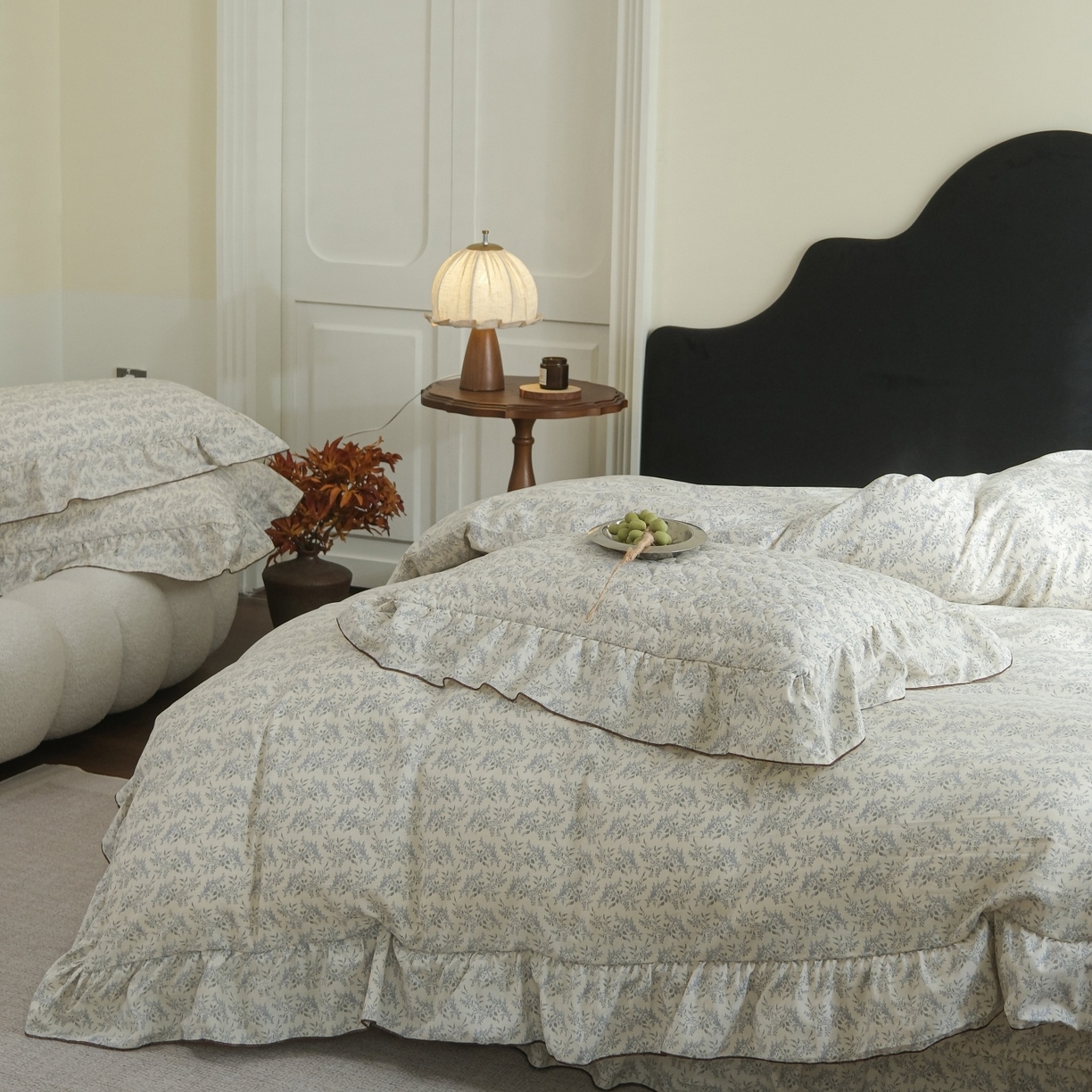 91家纺网 家纺一手货源 找家纺 庭笙 2026新款法式复古花边夹棉床盖床盖四件套 浅叶-米