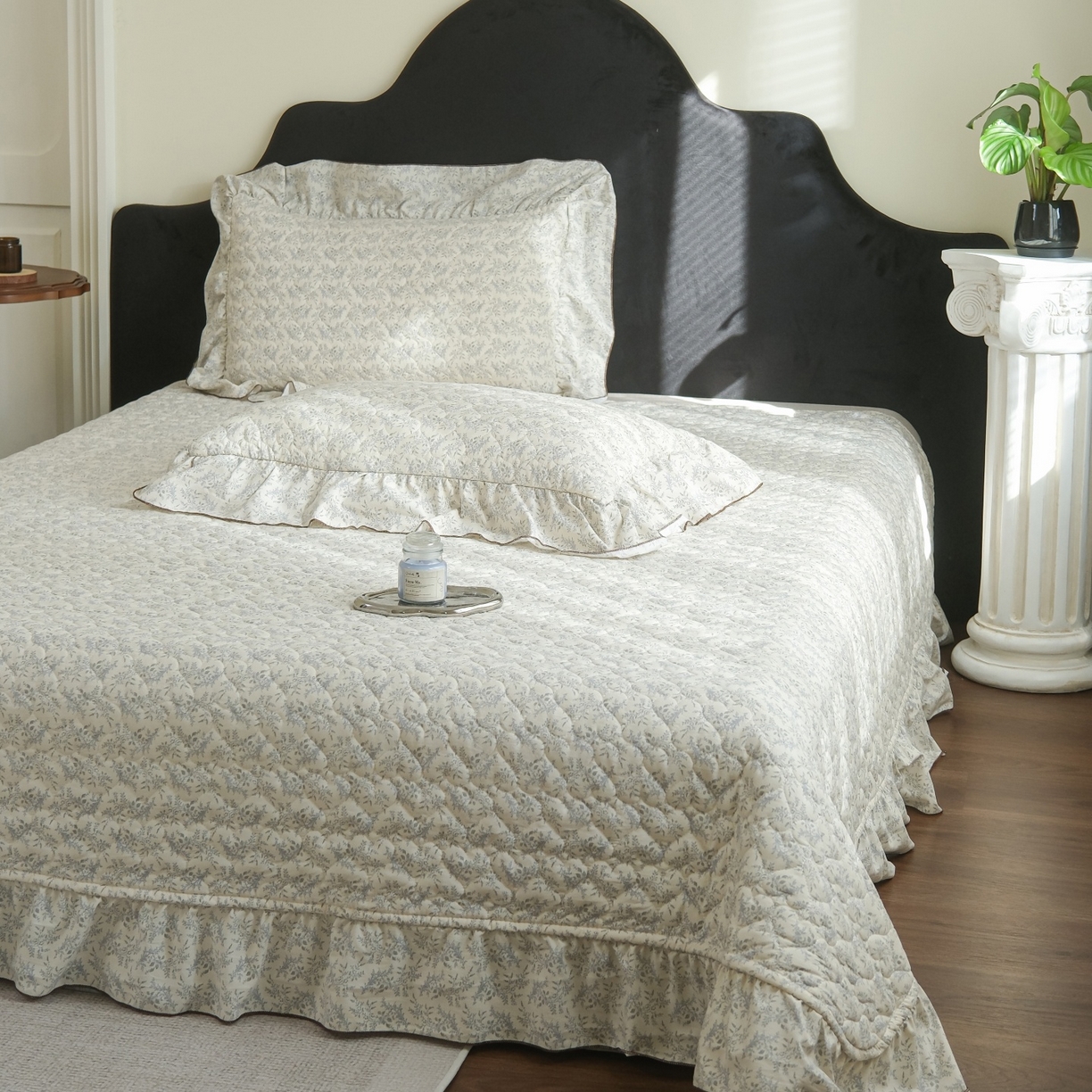 91家纺网 家纺一手货源 找家纺 庭笙 2026新款法式复古花边夹棉床盖床盖四件套 浅叶-米