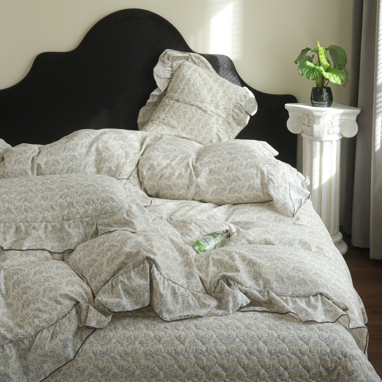 91家纺网 家纺一手货源 找家纺 庭笙 2026新款法式复古花边夹棉床盖床盖四件套 浅叶-米