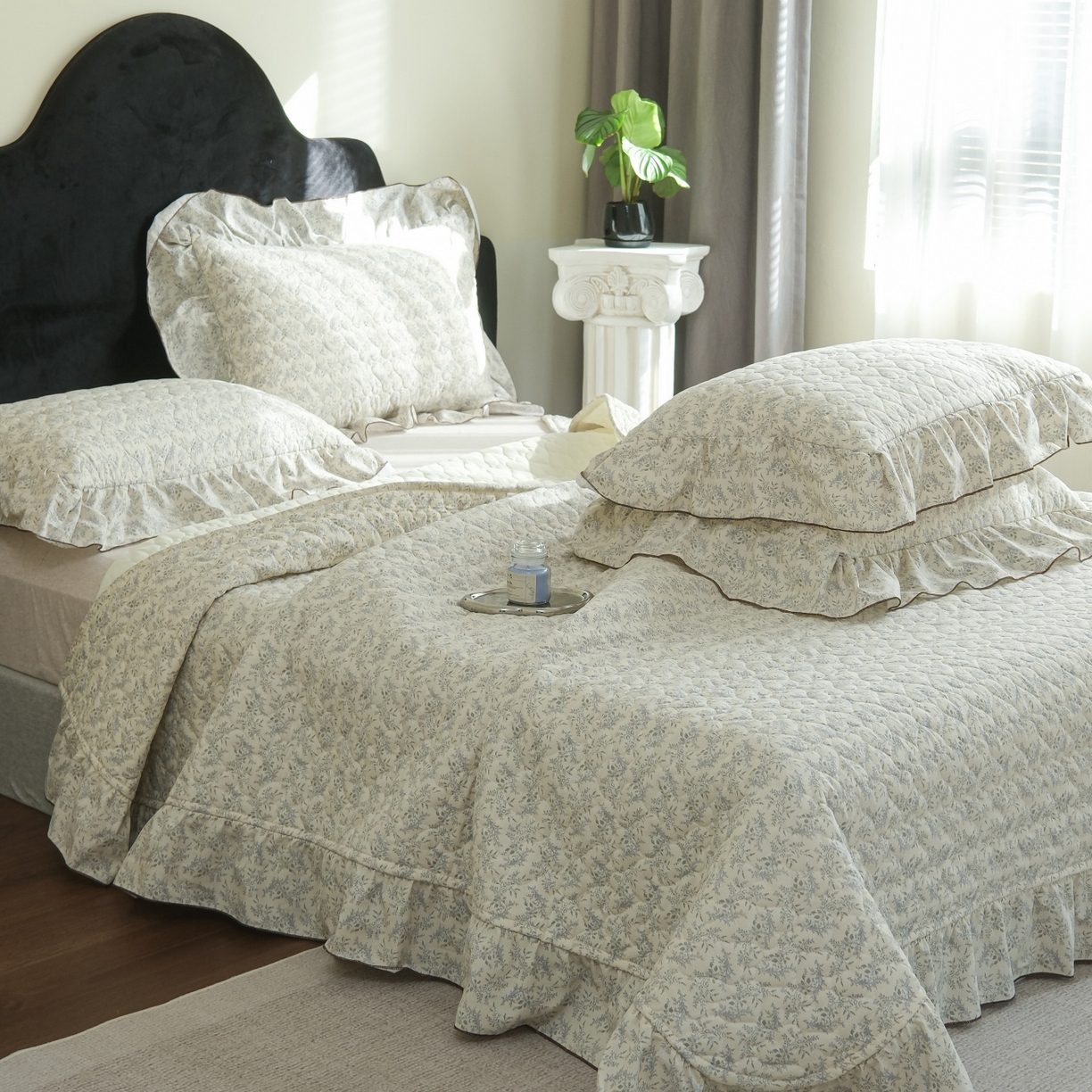 91家纺网 家纺一手货源 找家纺 庭笙 2026新款法式复古花边夹棉床盖床盖四件套 浅叶-米