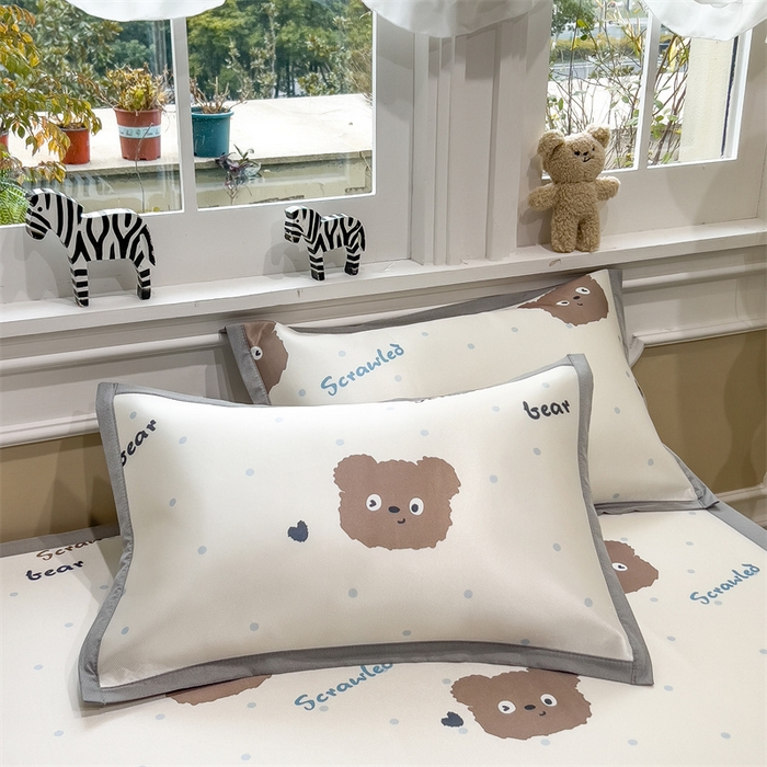 91家纺网 家纺一手货源 找家纺 布凡家居 2026新款卡通冰丝印花凉席 萌趣小熊