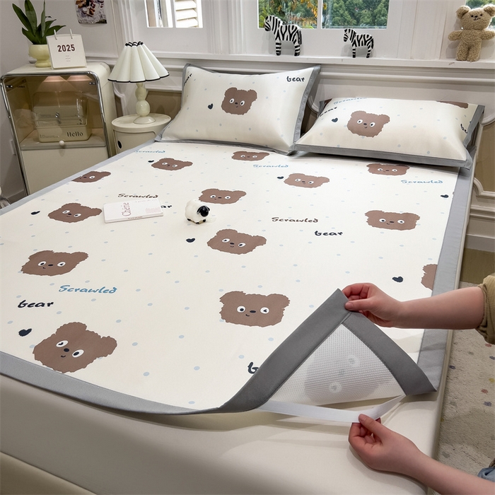 91家纺网 家纺一手货源 找家纺 布凡家居 2026新款卡通冰丝印花凉席 萌趣小熊