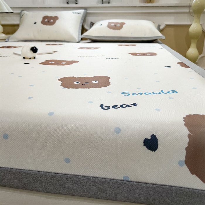 91家纺网 家纺一手货源 找家纺 布凡家居 2026新款卡通冰丝印花凉席 萌趣小熊