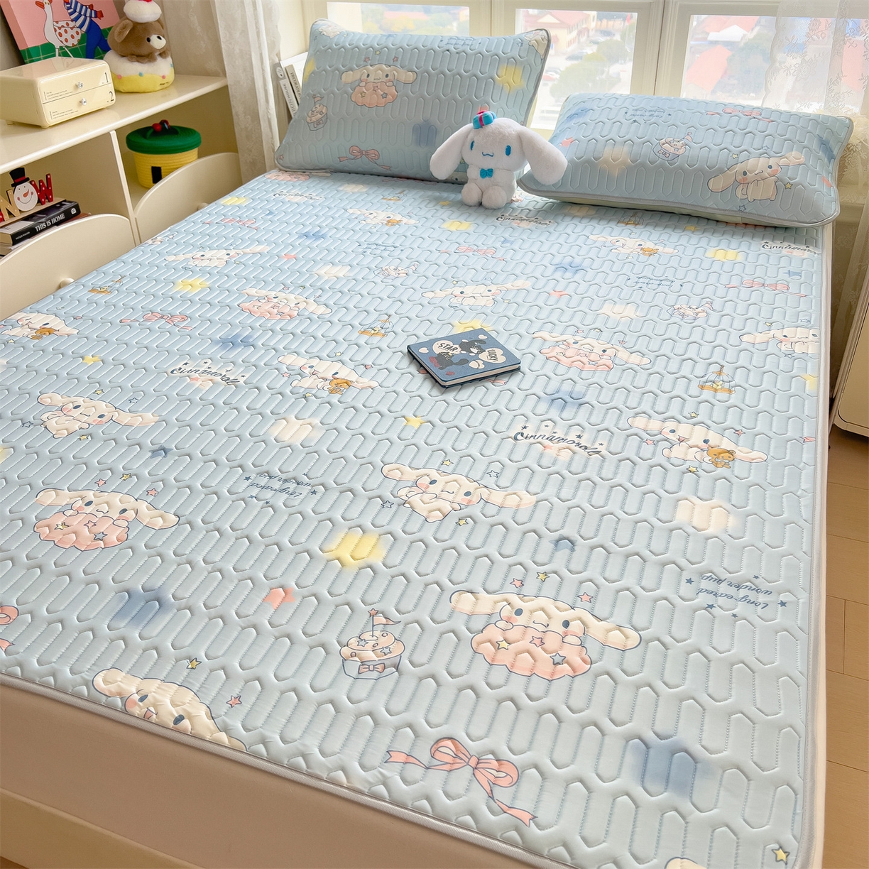 91家纺网 家纺一手货源 找家纺 兄弟坊 2026新款正版授权卡通乳胶凉席软凉席席子 闪闪玉桂狗