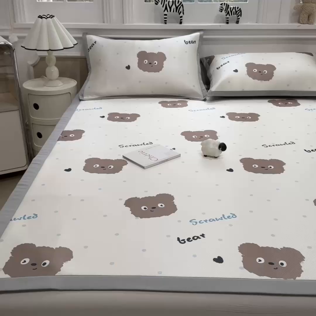 91家纺网 家纺一手货源 找家纺 布凡家居 2026新款卡通冰丝印花凉席 萌趣小熊