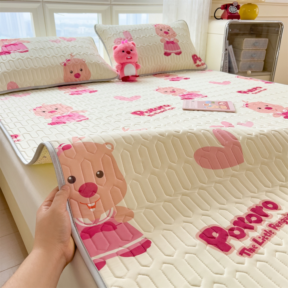 91家纺网 家纺一手货源 找家纺 兄弟坊 2026新款正版授权卡通乳胶凉席软凉席席子 露比