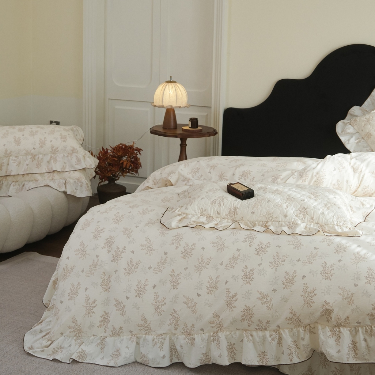 91家纺网 家纺一手货源 找家纺 庭笙 2026新款法式复古花边夹棉床盖床盖四件套 尤丽叶-咖