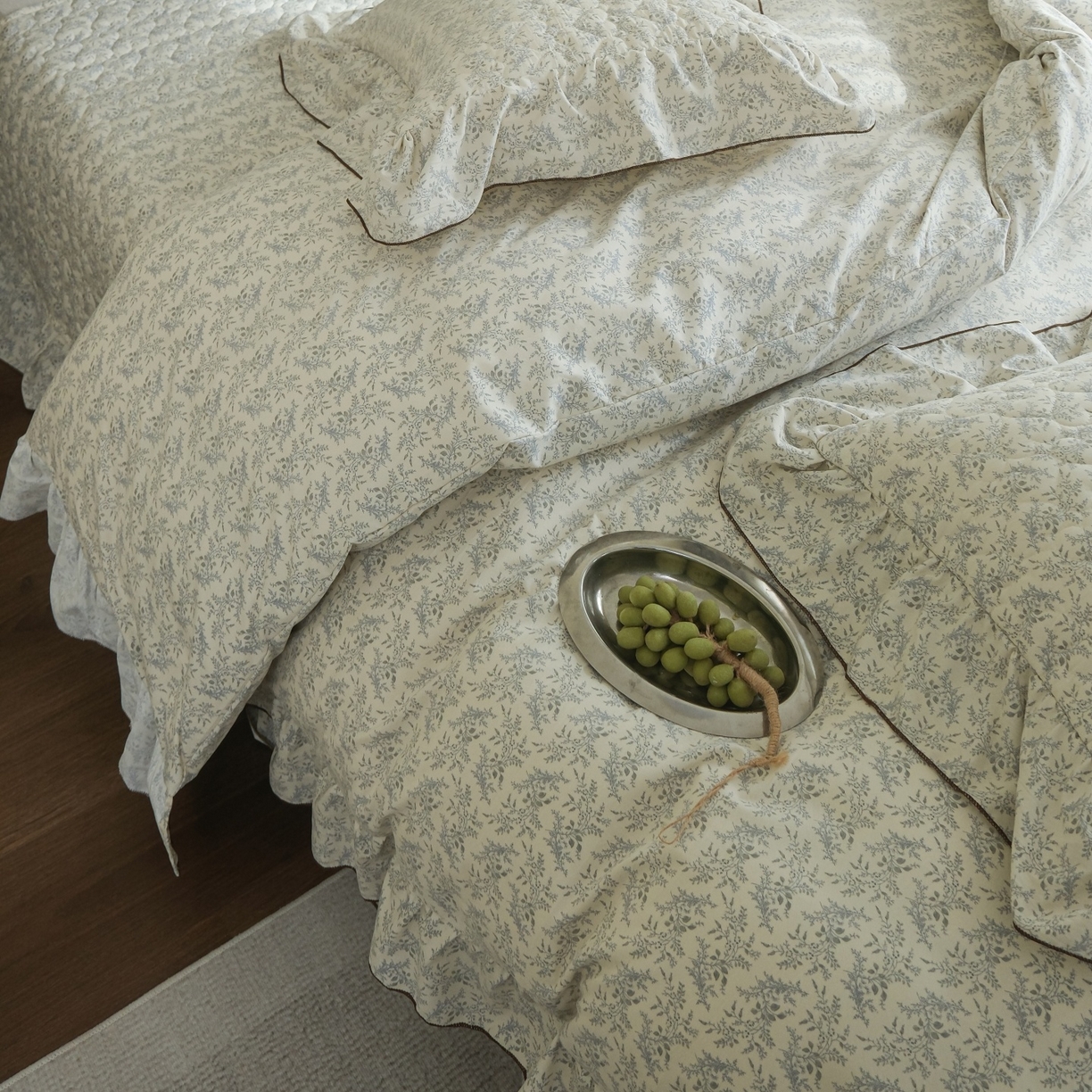 91家纺网 家纺一手货源 找家纺 庭笙 2026新款法式复古花边夹棉床盖床盖四件套 浅叶-米