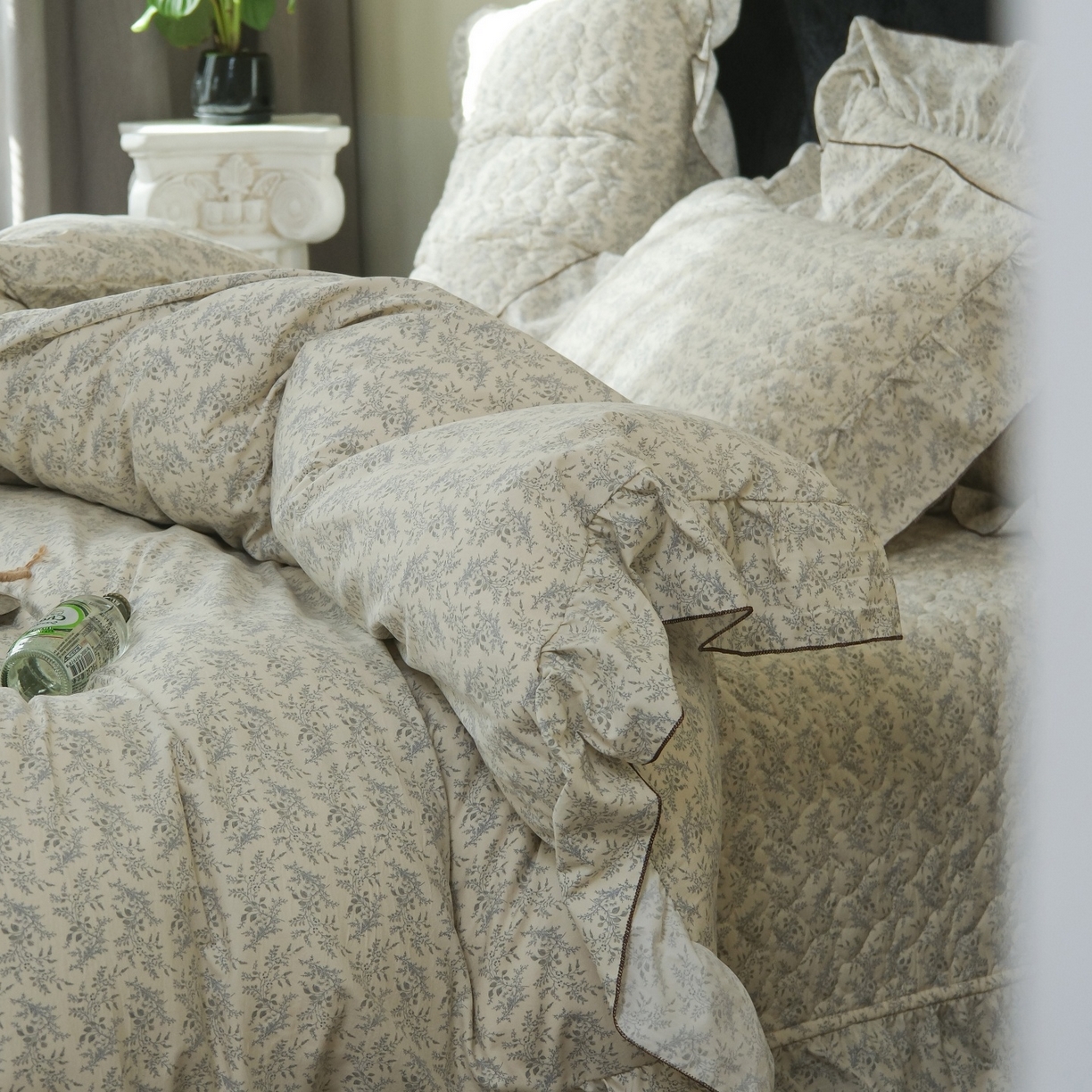 91家纺网 家纺一手货源 找家纺 庭笙 2026新款法式复古花边夹棉床盖床盖四件套 浅叶-米