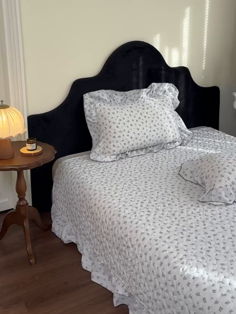 91家纺网 家纺一手货源 找家纺 庭笙 2026新款法式复古花边夹棉床盖床盖四件套 希雅莉-兰灰