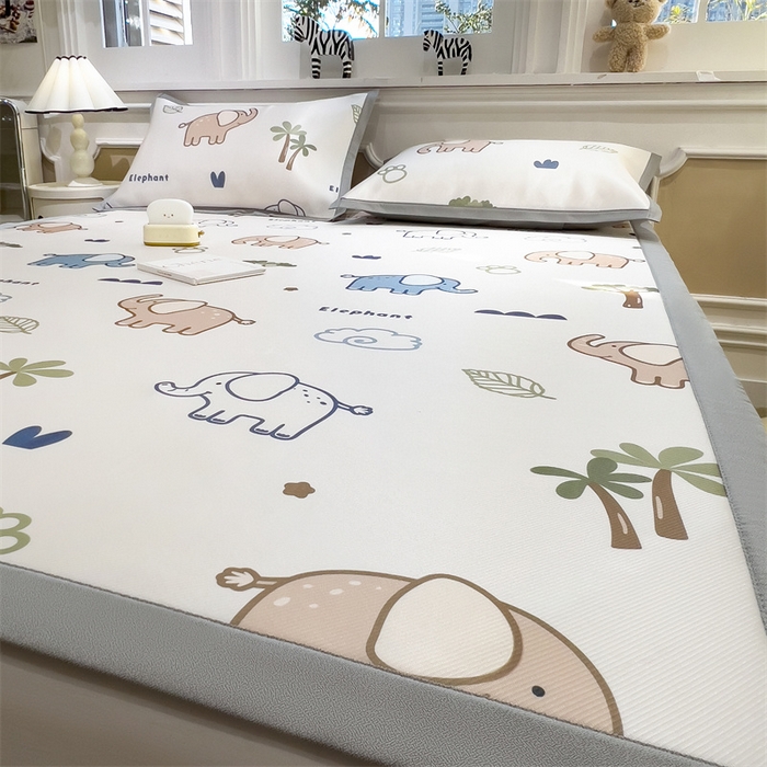 91家纺网 家纺一手货源 找家纺 布凡家居 2026新款卡通冰丝印花凉席 萌象乐园